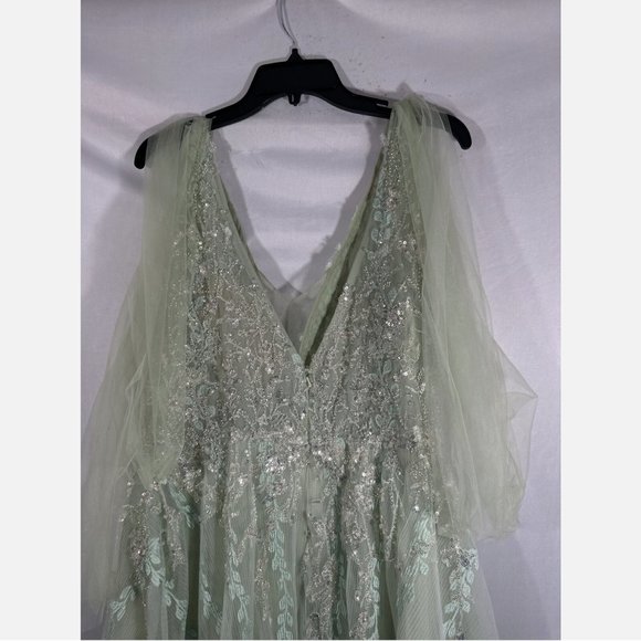 NWT $600 Mac Duggal Embellished Soft Tie Sleeveless V Neck Gown Sage Green SZ 12 - Picture 14 of 16